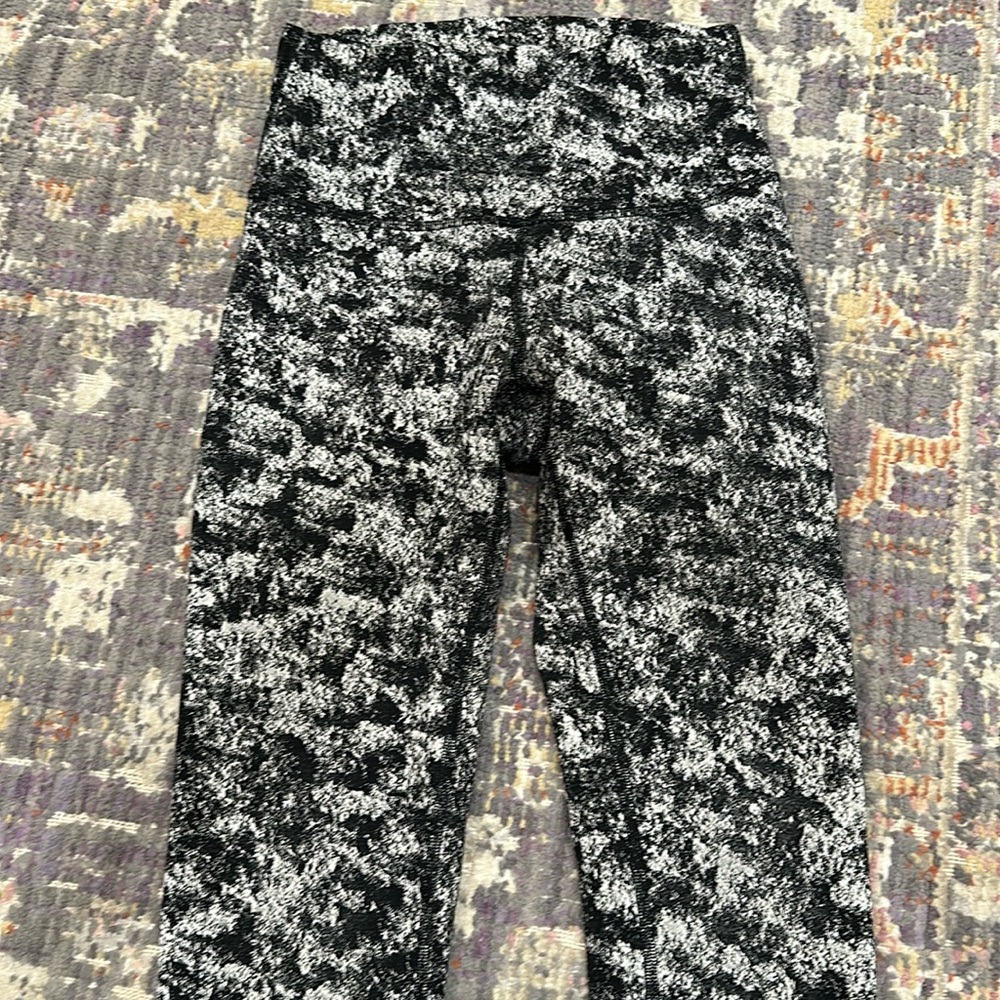 Lululemon leggings size 4, regular length